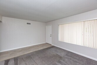 11355 Camarosa Cir in San Diego, CA - Building Photo - Building Photo