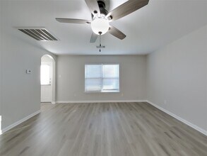 32608 Decker Creek Dr in Pinehurst, TX - Building Photo - Building Photo