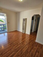 836 Adams St, Unit B in Albany, CA - Foto de edificio - Building Photo