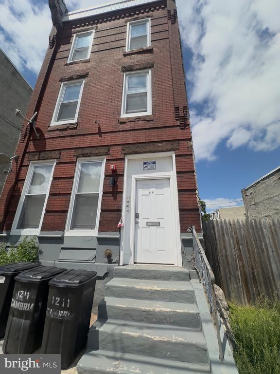 property at 1211 W Cambria St