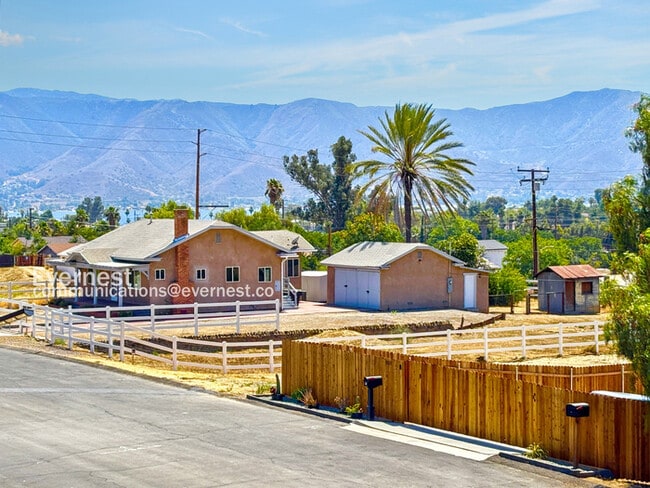 505 Lookout St in Lake Elsinore, CA - Building Photo - Building Photo