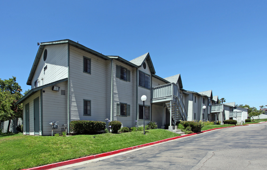 196 Telegraph Canyon Rd in Chula Vista, CA - Building Photo