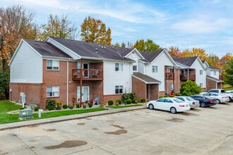 Little Creek Townhomes in Amelia, OH - Foto de edificio - Building Photo
