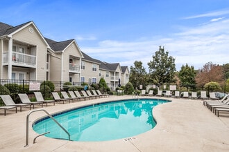 Brittany Place Apartment Homes in Hendersonville, NC - Foto de edificio - Building Photo