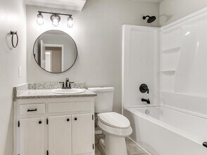 502 N Oak St in Chandler, OK - Building Photo - Building Photo