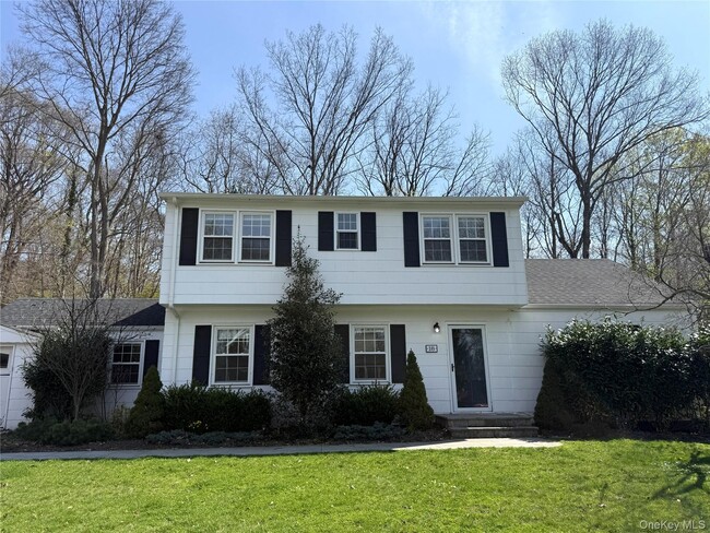 18 Bayles Ave in Stony Brook, NY - Building Photo - Building Photo