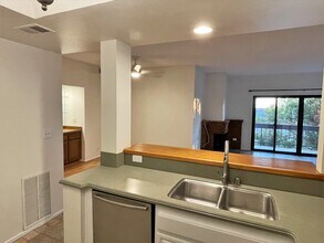 8180 Manitoba St, Unit E140 in Playa Del Rey, CA - Building Photo - Building Photo