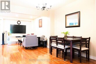 108 Lent Crescent in Brampton, ON - Building Photo - Building Photo