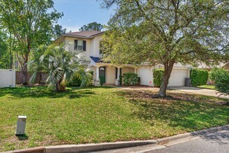 2454 Britney Lakes Ln in Jacksonville, FL - Building Photo - Building Photo