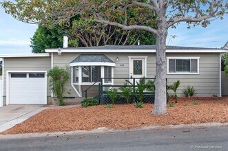 610 Monterey Dr in Oceanside, CA - Building Photo - Building Photo