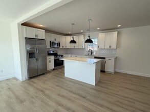 17 Elliot Ave in Lake Grove, NY - Building Photo - Building Photo