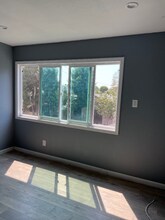1108 W 110th St in Los Angeles, CA - Building Photo - Building Photo