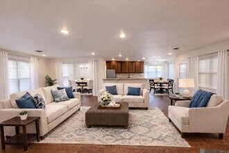 12360 Warwick Ave in Baton Rouge, LA - Building Photo - Building Photo