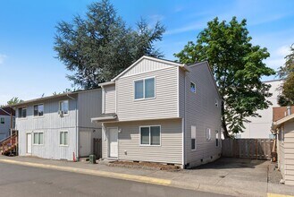 12556 SE Ramona St in Portland, OR - Foto de edificio - Building Photo
