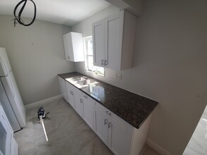 7035 Cedarhurst Dr, Unit 2 in Ft. Myers, FL - Building Photo - Building Photo