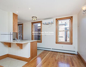 29 Phillips St, Unit 3 in Boston, MA - Building Photo - Building Photo