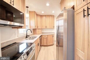 915 Shawnee Dr in Frederick, MD - Building Photo