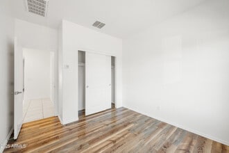 2814 W Apollo Rd in Phoenix, AZ - Building Photo - Building Photo