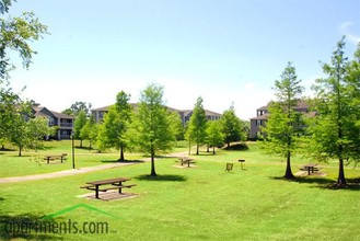 The Enclave at Quail Crossing in Friendswood, TX - Foto de edificio - Building Photo