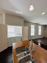 2239 Flora St in Cincinnati, OH - Foto de edificio - Building Photo