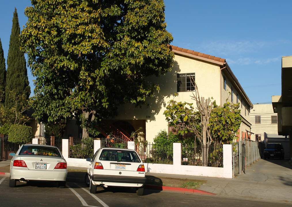 334 N Kenmore Ave in Los Angeles, CA - Building Photo