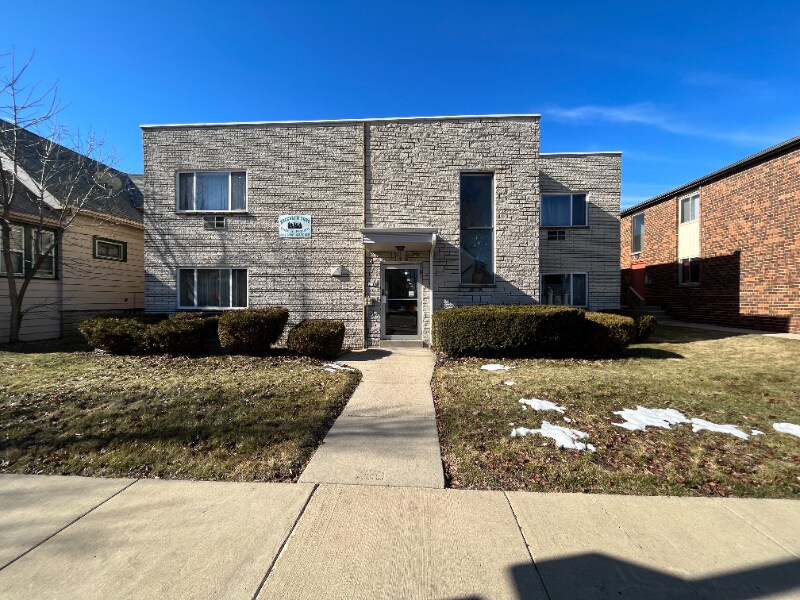 2119 S 60th St-Unit -6 in West Allis, WI - Building Photo