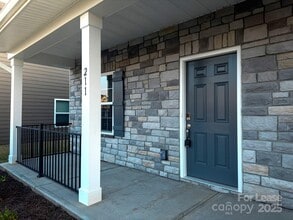 211 Orson Oaks Ln in Pineville, NC - Building Photo - Building Photo