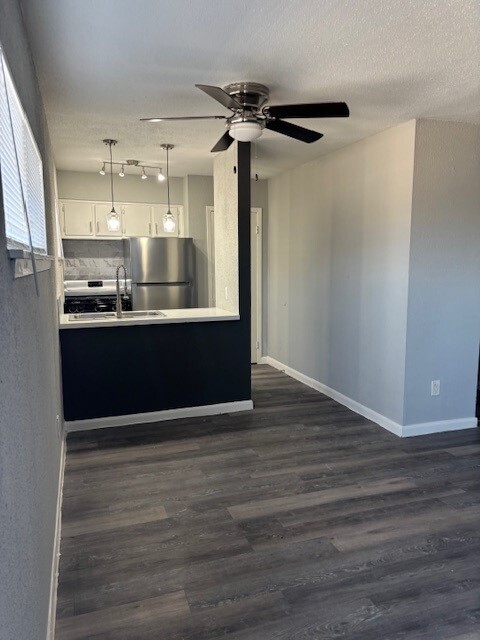 Mangum Oaks in Houston, TX - Building Photo