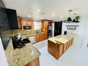 5537 SW 6th St in Margate, FL - Building Photo - Building Photo