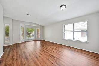 8721 Corran Ferry Dr in Austin, TX - Building Photo - Building Photo