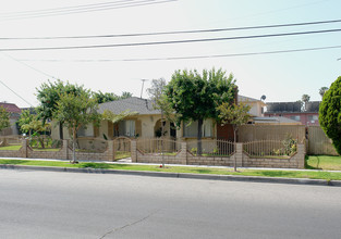 206 E Leatrice Ln in Anaheim, CA - Building Photo - Building Photo