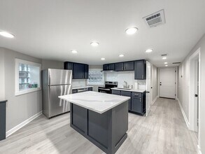 1536 N Hamlin Ave, Unit G in Chicago, IL - Building Photo - Building Photo