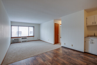 3305 Hennepin Ave S in Minneapolis, MN - Building Photo - Interior Photo