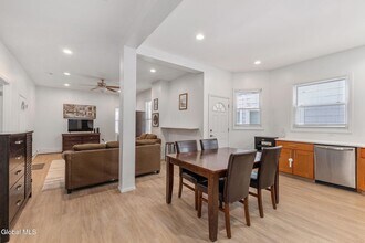 2210 15th St in Troy, NY - Building Photo - Building Photo