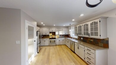 9533-9563 63 Ave in Grande Prairie, AB - Building Photo - Building Photo