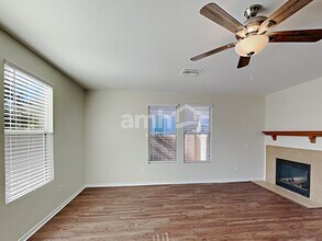 221 W Vuelta Friso in Sahuarita, AZ - Building Photo - Building Photo