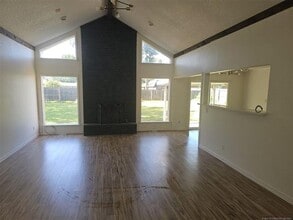 1017 W H St in Jenks, OK - Building Photo - Building Photo