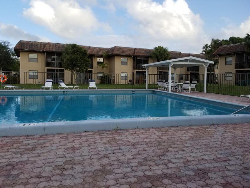 6832 Palmetto Cir S in Boca Raton, FL - Building Photo