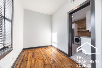 1000 N Mozart St, Unit 3w in Chicago, IL - Building Photo - Building Photo