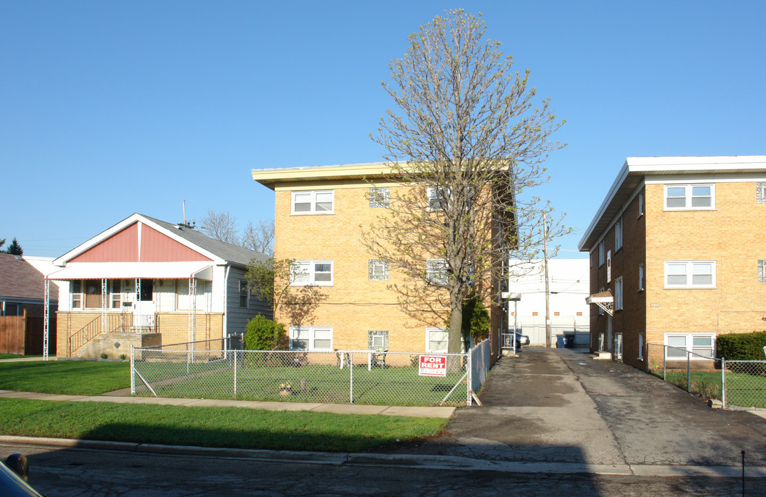 2056 N 19th Ave in Melrose Park, IL - Building Photo