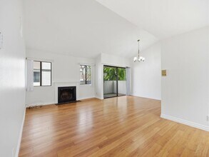 10512 Sunland Blvd in Los Angeles, CA - Building Photo - Building Photo