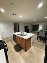 1335 Meadow Ranch St in Plumas Lake, CA - Foto de edificio - Building Photo