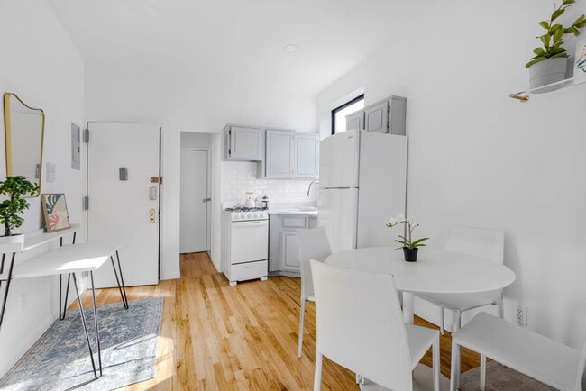308 E 118th St in New York, NY - Building Photo - Building Photo