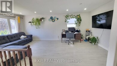22 Engel Crescent in Barrie, ON - Building Photo - Building Photo