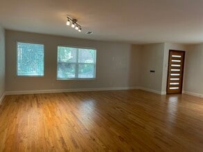 5947 Oram St, Unit 5947 Up and Downstairs in Dallas, TX - Foto de edificio - Building Photo