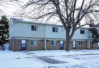 Ottawa Cove Apartments in Toledo, OH - Building Photo - Building Photo