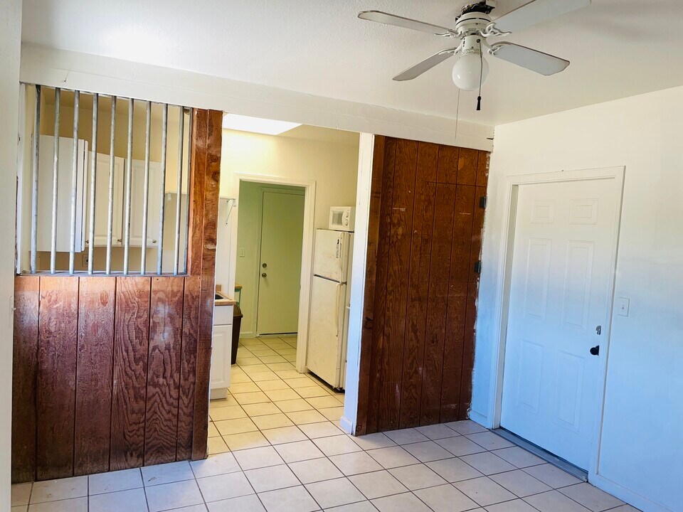 9307 Woodward Lake Dr in Oakdale, CA - Building Photo