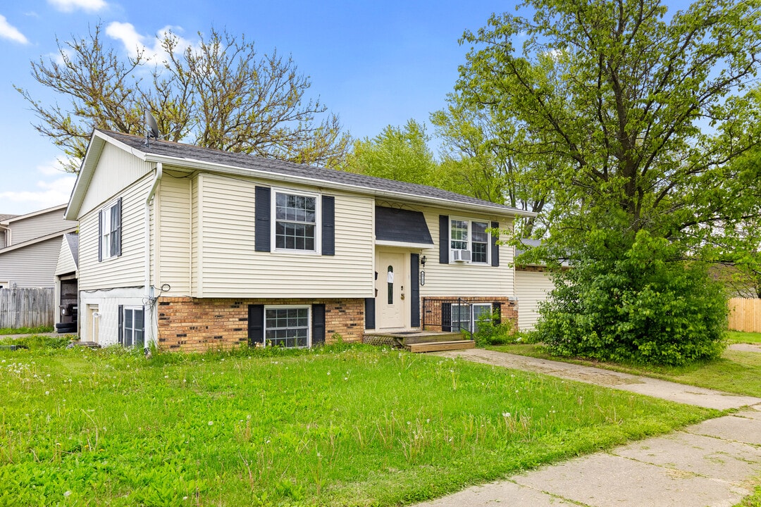 6712 N Terra Vista Dr in Peoria, IL - Building Photo