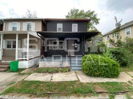 704 Jessop Pl in York, PA - Building Photo