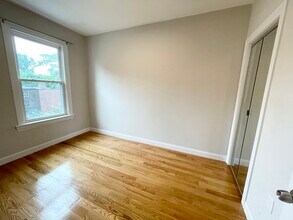 7 Warwick St, Unit 3 in Boston, MA - Foto de edificio - Building Photo